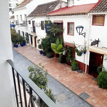 Impressive With 3 Bedrooms Metres From The 아파트