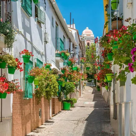 Impressive With 3 Bedrooms Metres From The *