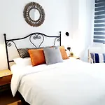 Apartment Impressive With 3 Bedrooms Metres From The Estepona