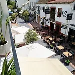 Appartamento Impressive With 3 Bedrooms Metres From The Estepona
