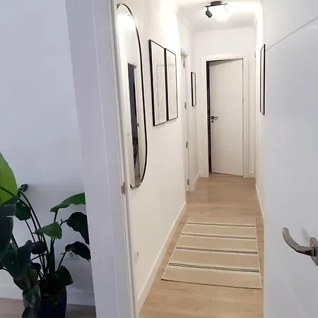 Appartement Impressive With 3 Bedrooms Metres From The *