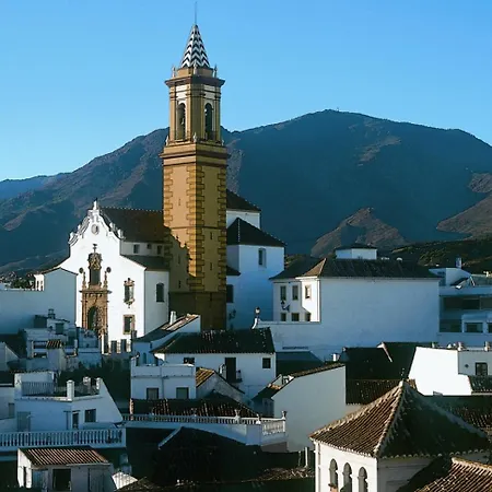 Impressive With 3 Bedrooms Metres From The