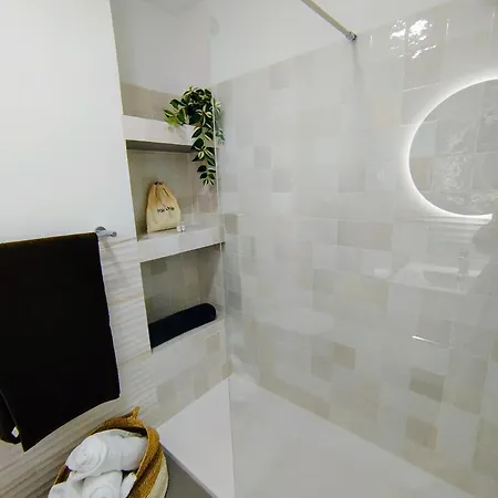 Appartement Impressive With 3 Bedrooms Metres From The *