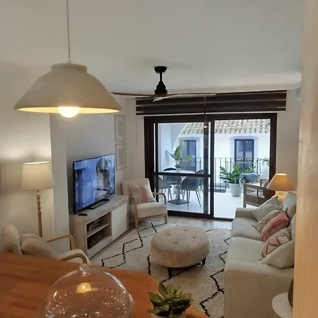 Impressive With 3 Bedrooms Metres From The Lägenhet Estepona