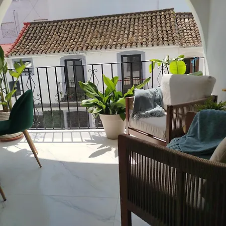 Appartamento Impressive With 3 Bedrooms Metres From The Estepona