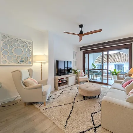 Impressive With 3 Bedrooms Metres From The Lägenhet