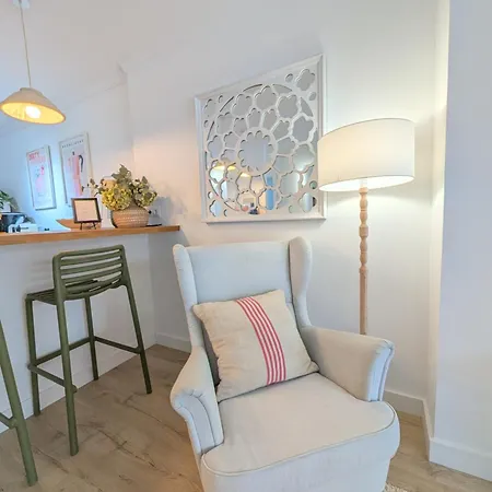 Lägenhet Impressive With 3 Bedrooms Metres From The