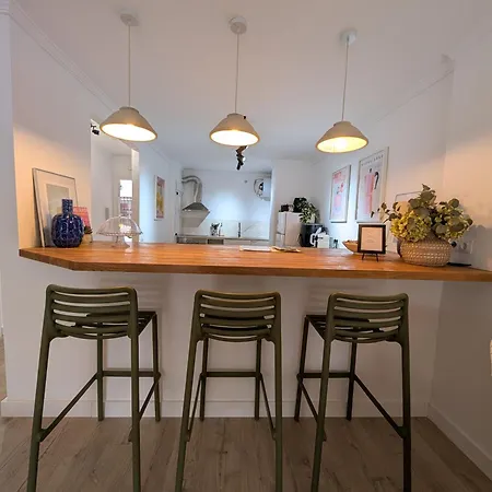 Impressive With 3 Bedrooms Metres From The