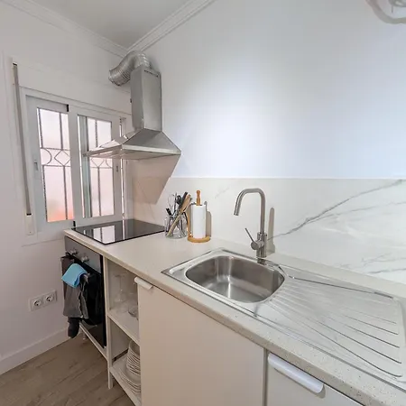 Impressive With 3 Bedrooms Metres From The Lägenhet