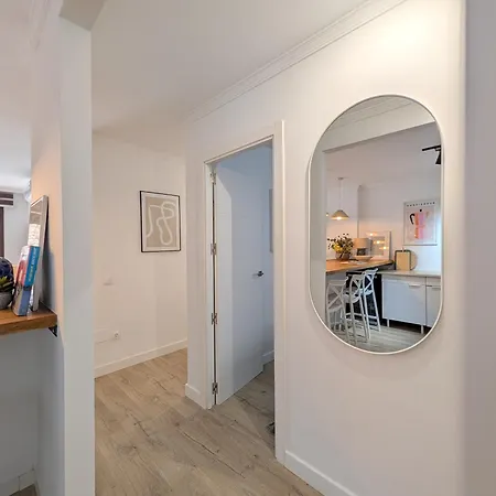 Impressive With 3 Bedrooms Metres From The Lägenhet