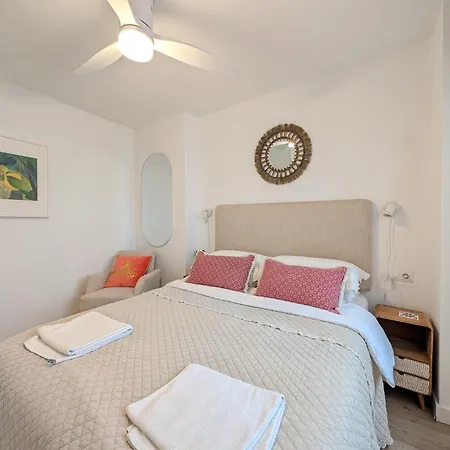 Lägenhet Impressive With 3 Bedrooms Metres From The *