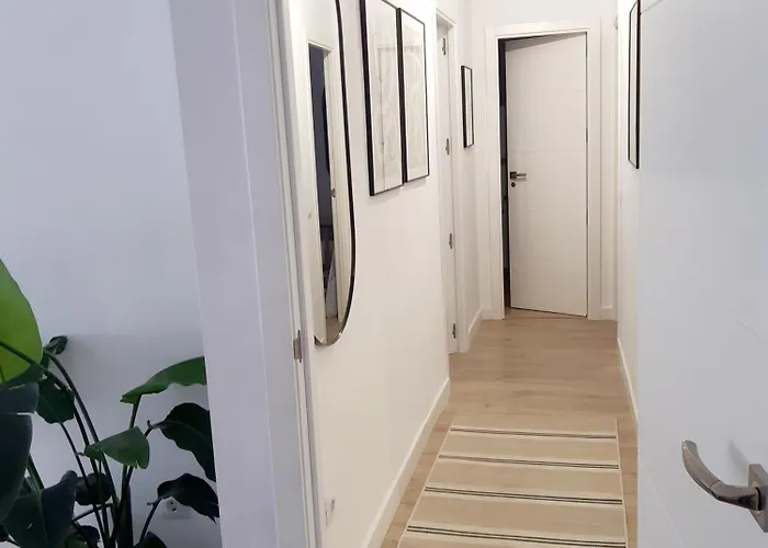 Апартаменты Impressive With 3 Bedrooms Metres From The *