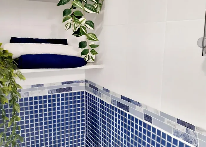 Impressive With 3 Bedrooms Metres From The * Эстепона