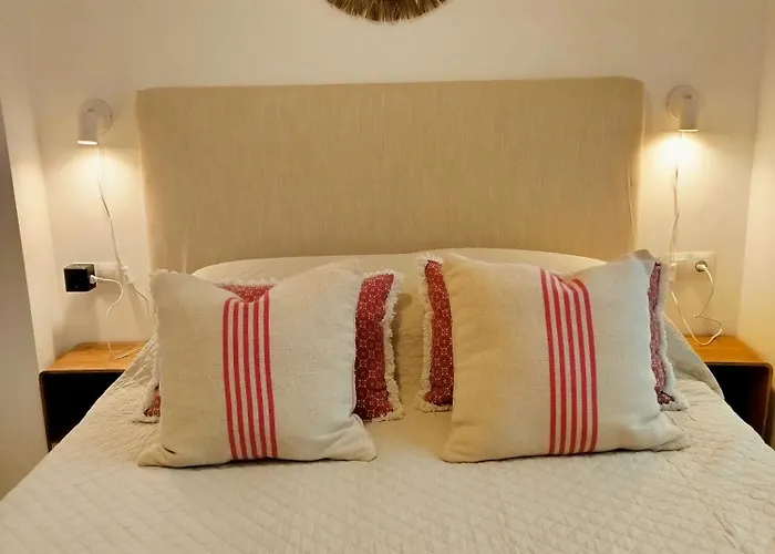 Apartment Impressive With 3 Bedrooms Metres From The Estepona