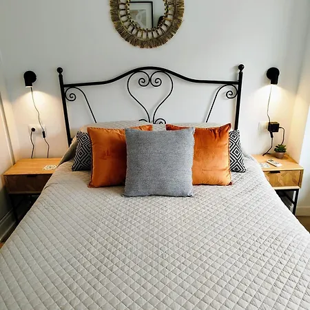 Impressive With 3 Bedrooms Metres From The Apartament *